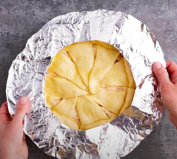 Use Canned Crescent Rolls To Make Chicken Bake - Cheddar Stuffed Crust Recipe