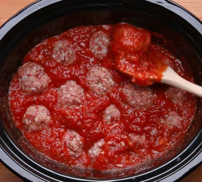 Easy Slow-Cooker Mozzarella-Stuffed Meatballs and Sauce Instructions