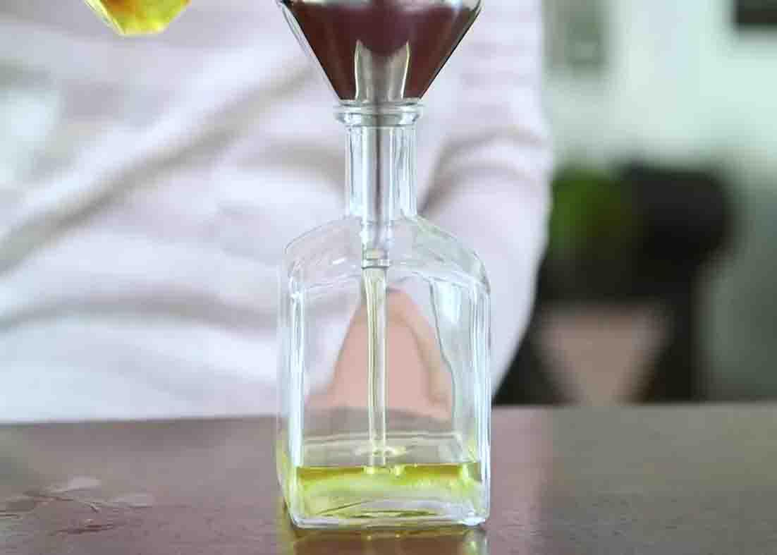 Pouring the homemade diffuser to the glass container