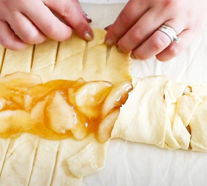 Use Canned Crescent Rolls To Make Apple Strudels - Easy Apple Desserts