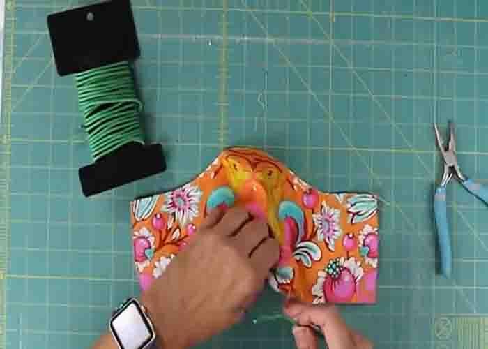 Using gardening tie as face mask insert