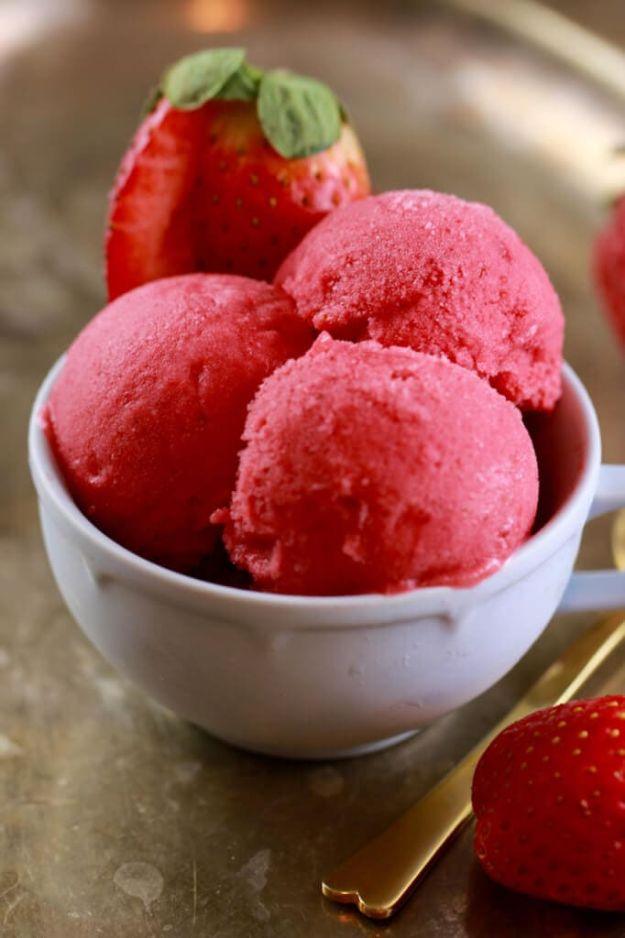 Quick Dessert Recipes - Strawberry Frozen Yogurt Recipe - Fast Desserts to Make In Minutes - Sweet Treats, Cookies, Cake and Snack Ideas