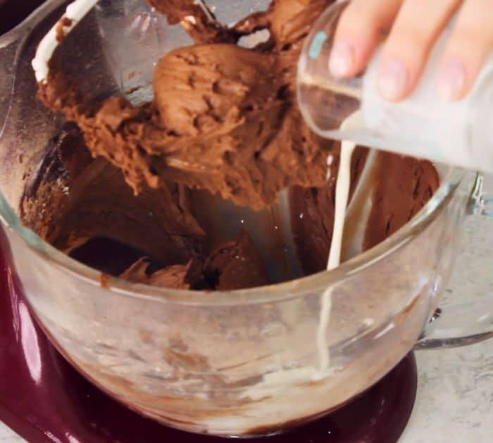 How to Make Chocolate Buttercream Frosting At Home