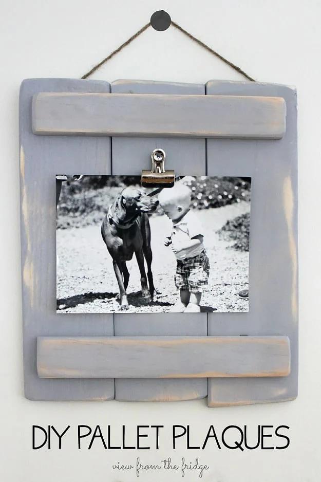 DIY wall plaques made from reclaimed pallet wood, a rustic farmhouse craft idea to sell at markets or on Etsy