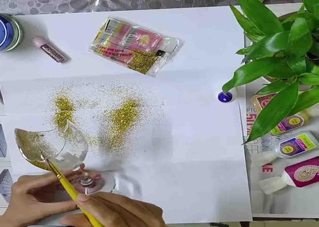 Putting some glue to the broken wine glass