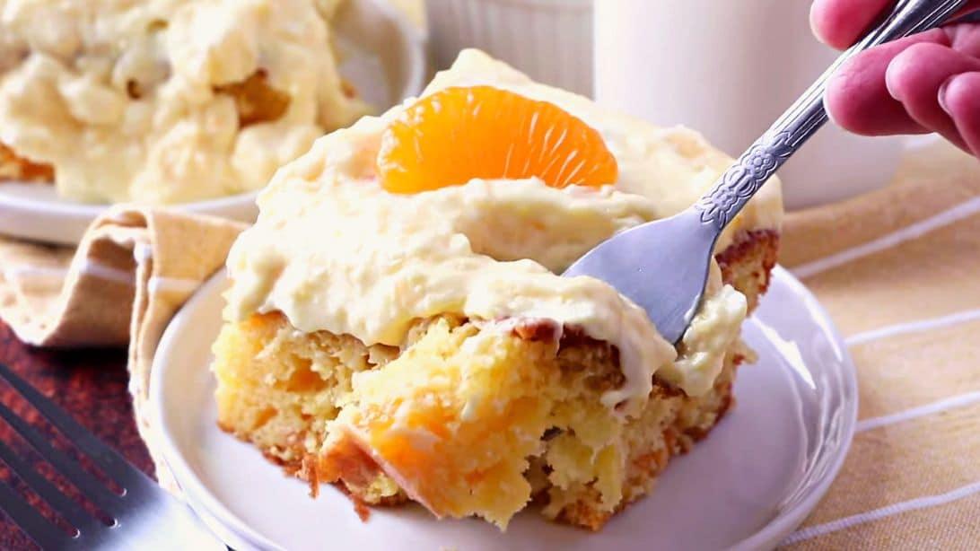 Easy-To-Make Pig Pickin’ Cake