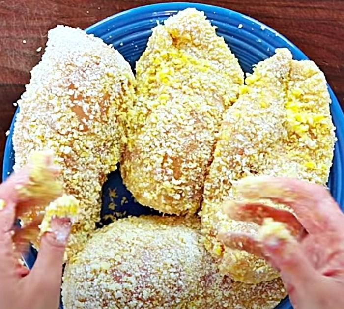 How to make breaded chicken breasts for chicken parmesan
