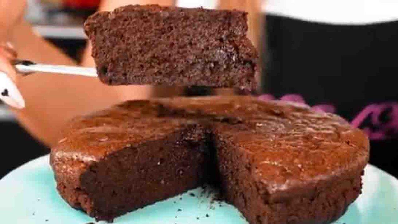 2-Ingredient Low-Carb Chocolate Cake Recipe