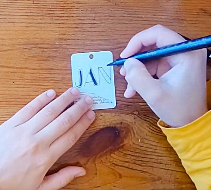 Try learning make a cute easy cheap desk calendar for 2020