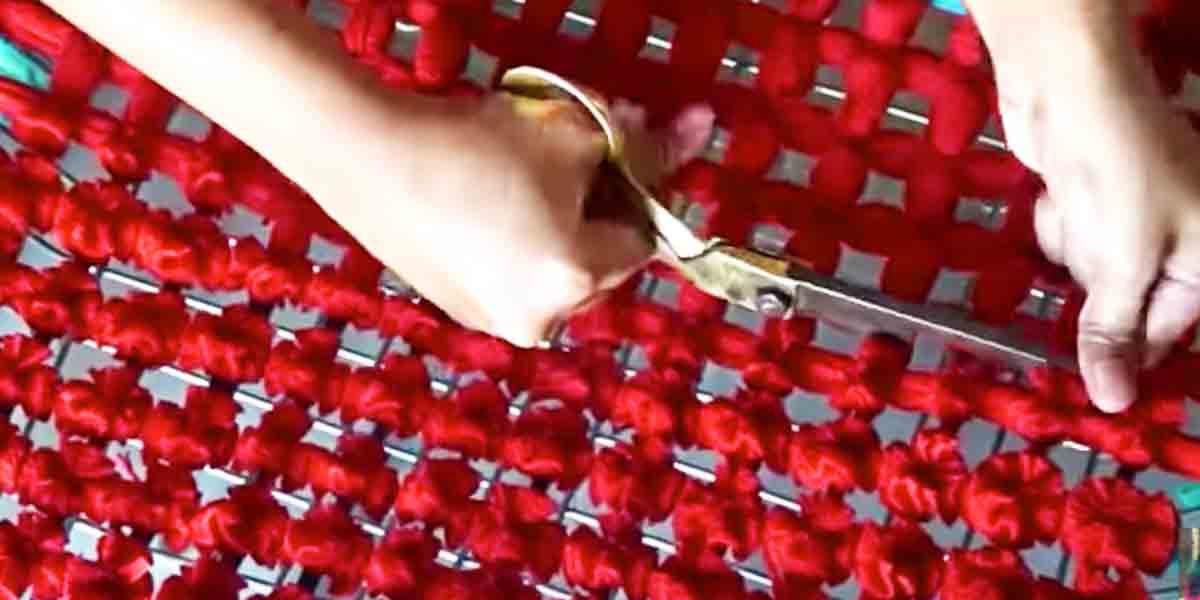 The Clever Way She Recycles Old T-Shirts Is So Remarkable And Useful. Watch!