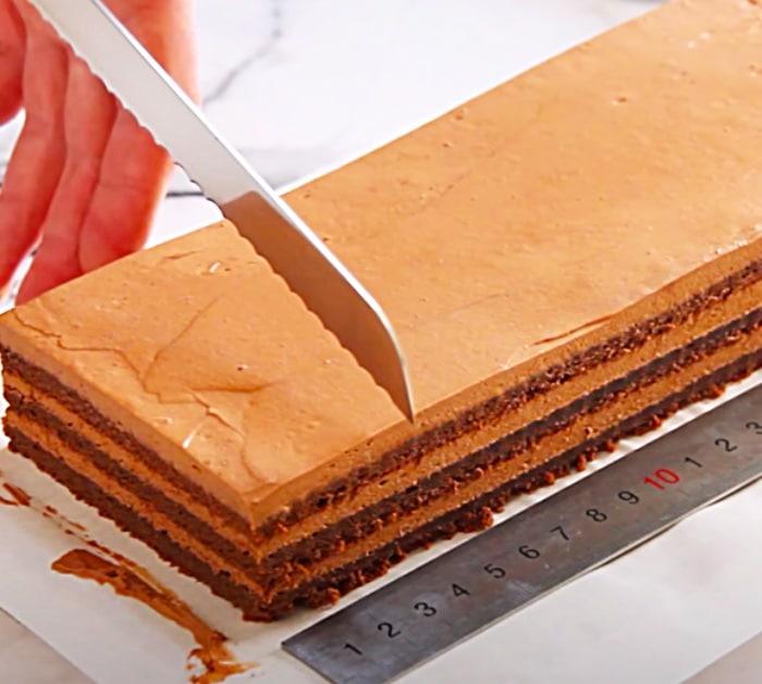 Make a thin multi layer coffee cake