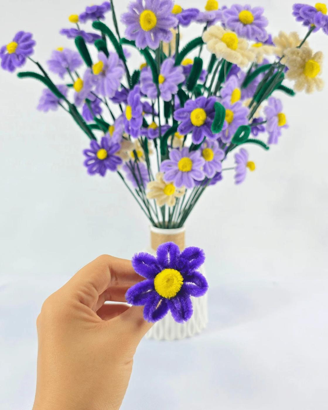 Pipe Cleaner Flowers Daisies — make a pipe cleaner daisy in minutes