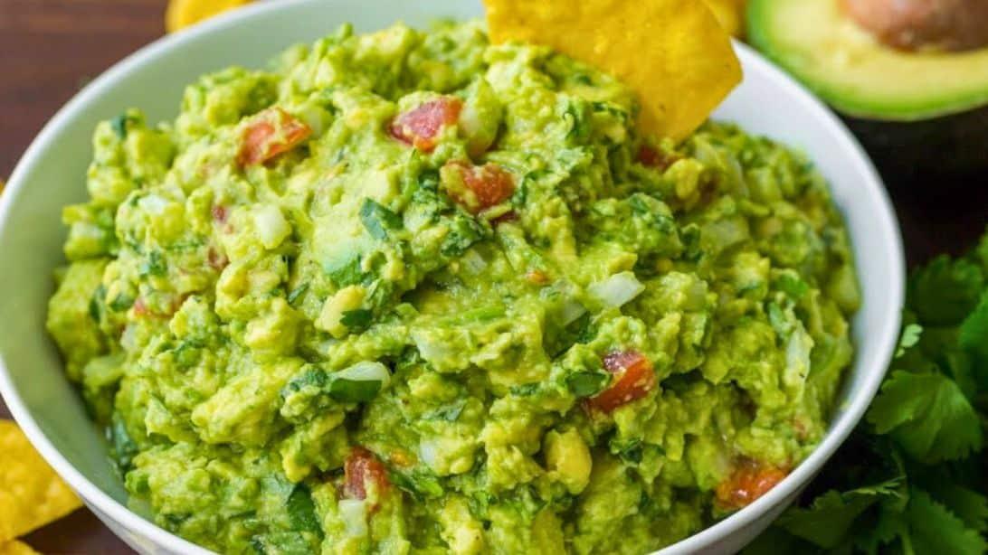 Best Ever Guacamole (3 Easy Ways)