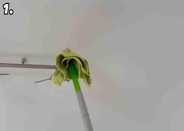 Cleaning nooks and crannies using a mop and a cleaning cloth
