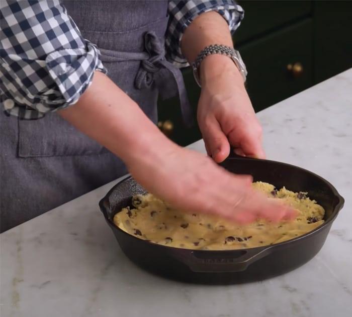 directions on how to make skillet cookie