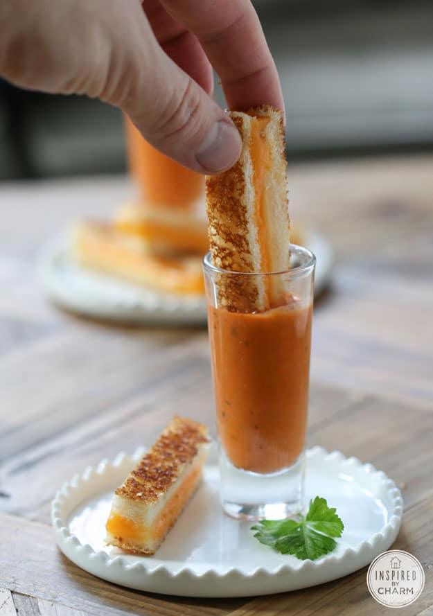 Fun Party Food Ideas for Kids | Mini Grilled Cheese Recipe Tomato Soup Shooters | DIY Projects & Crafts by Sueeye #appetizers #partyfood #recipes