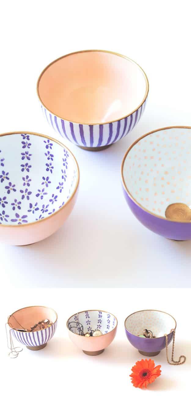DIY Gifts for Women | Anthropologie DIY Hack | DIY Painted Dishes | DIY Projects & Crafts by Sueeye#diygifts #christmas #diy #gifts