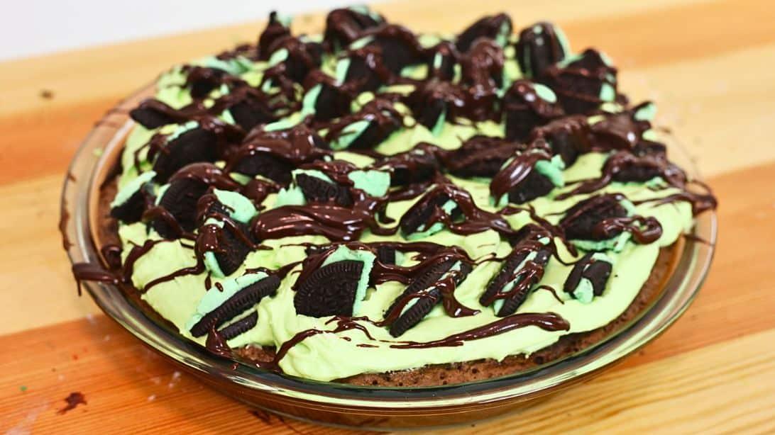 Easy-to-Make Mint Oreo Dessert Pizza