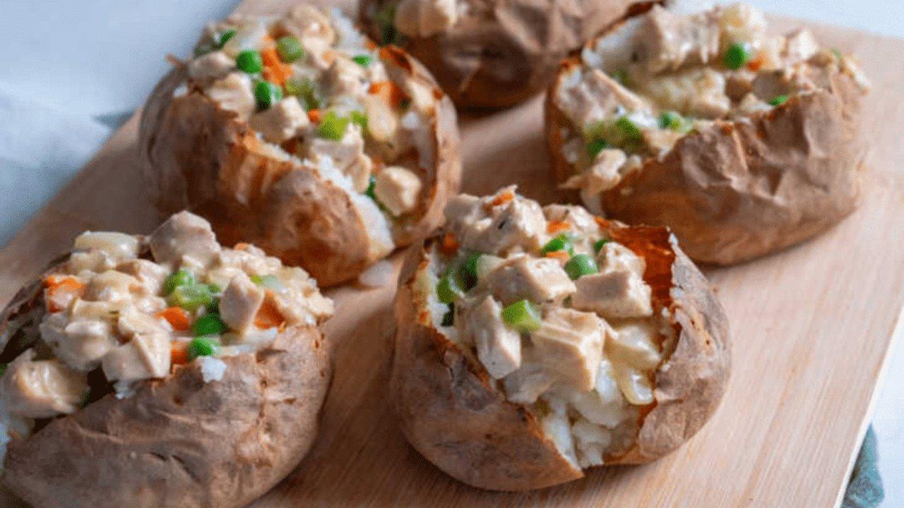Chicken Pot Pie Baked Potatoes Recipe