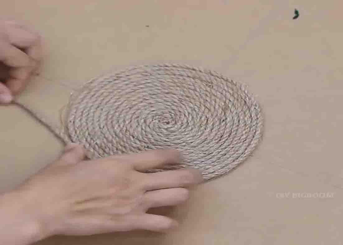 Wrapping the whole DIY coffee table with jute rope