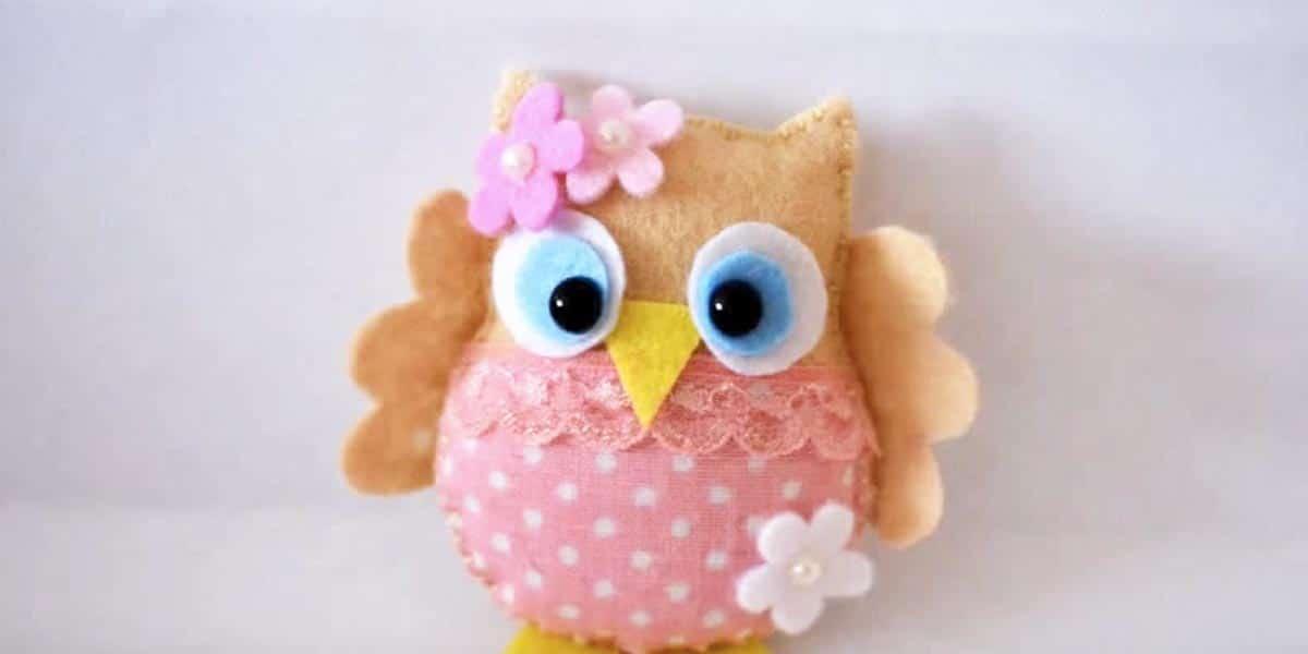 If You Can’t Resist This Adorable Little Owl Watch How Easily She Makes It! (DARLING!)
