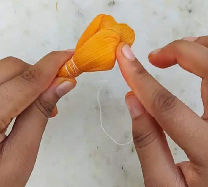 Easy to Make DIY Flowers Using Corn Husks