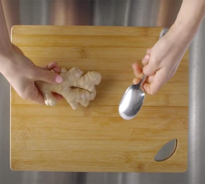 tutorial for peeling ginger with spoon
