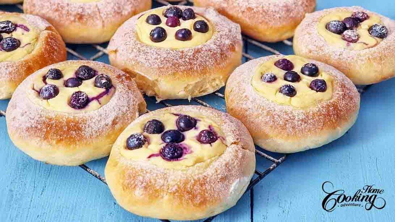 Blueberry Cream Cheese Buns Recipe