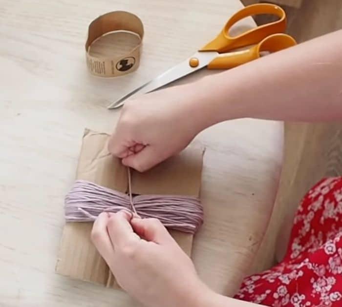 How To Make A Pom Pom Cushion Using Yarn
