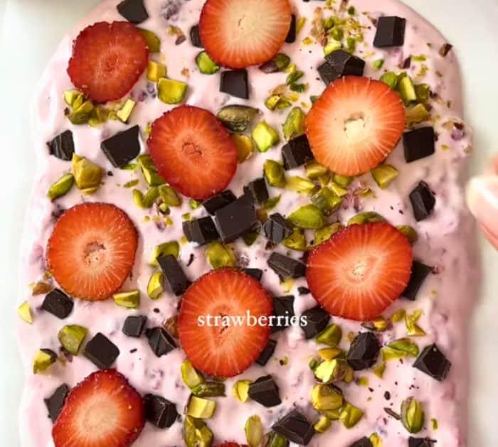 How to Make Berry Frozen Yogurt Bark