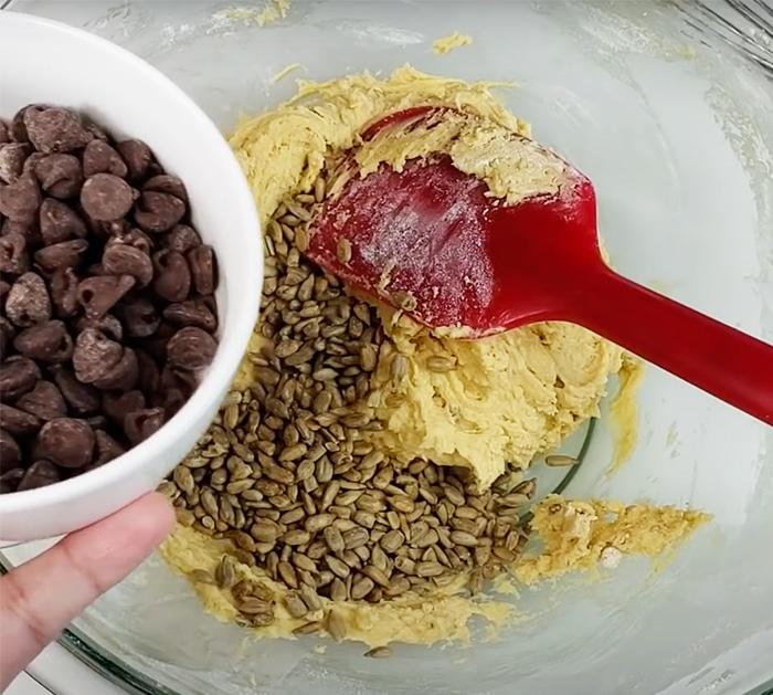How To Make DoubleTree chocolate Chip Cookies - DoubleTree Cookie Recipes - Homemade Cookies