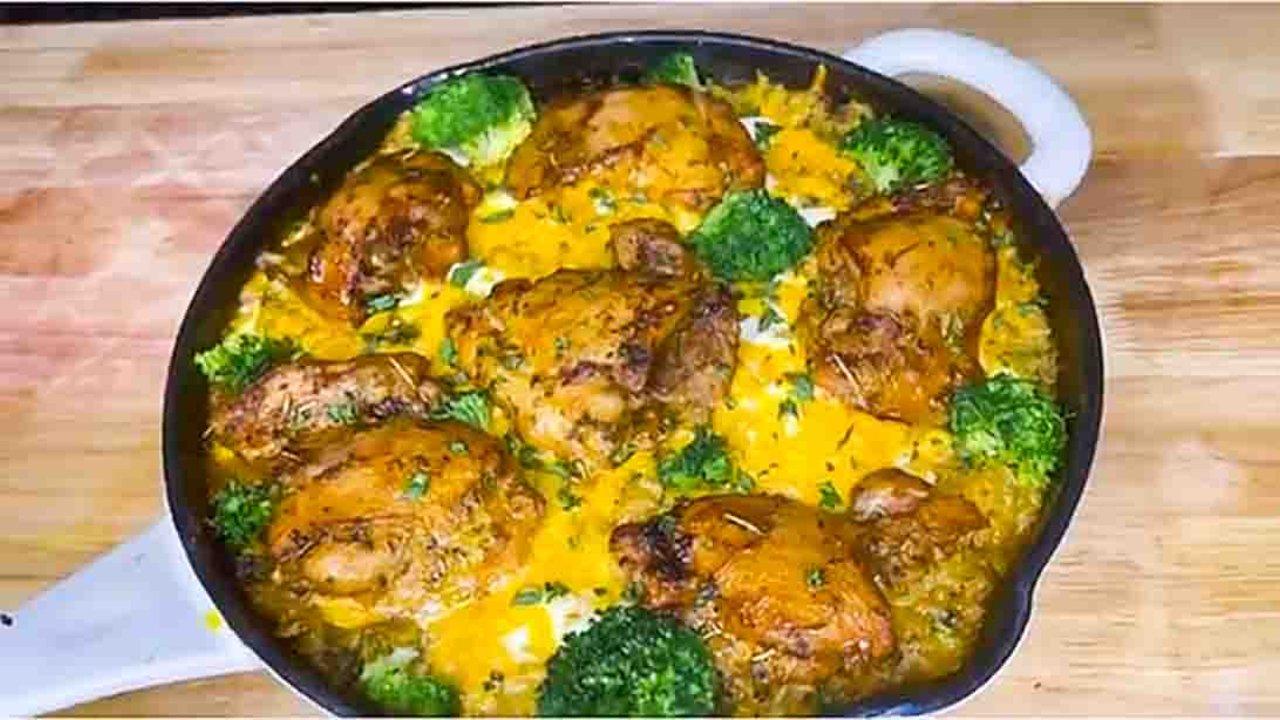 One-Pan Cheesy Chicken and Broccoli Rice