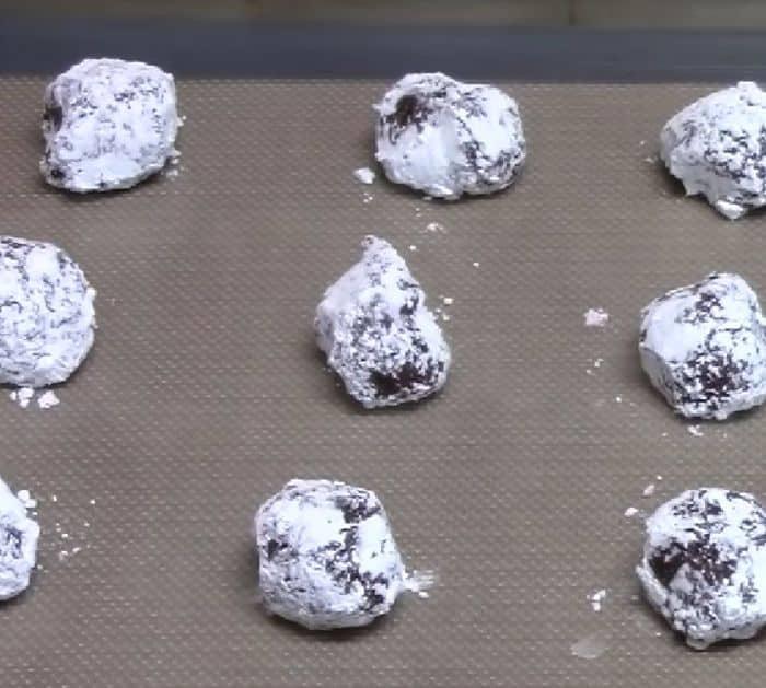 Easy and Quick Coffee Crinkle Cookies Tutorial