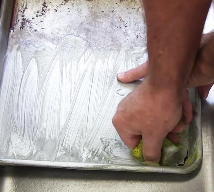 Best Ways To Remove Stains From Sheet Pans - How To Remove Grease Stains on Sheet Pans