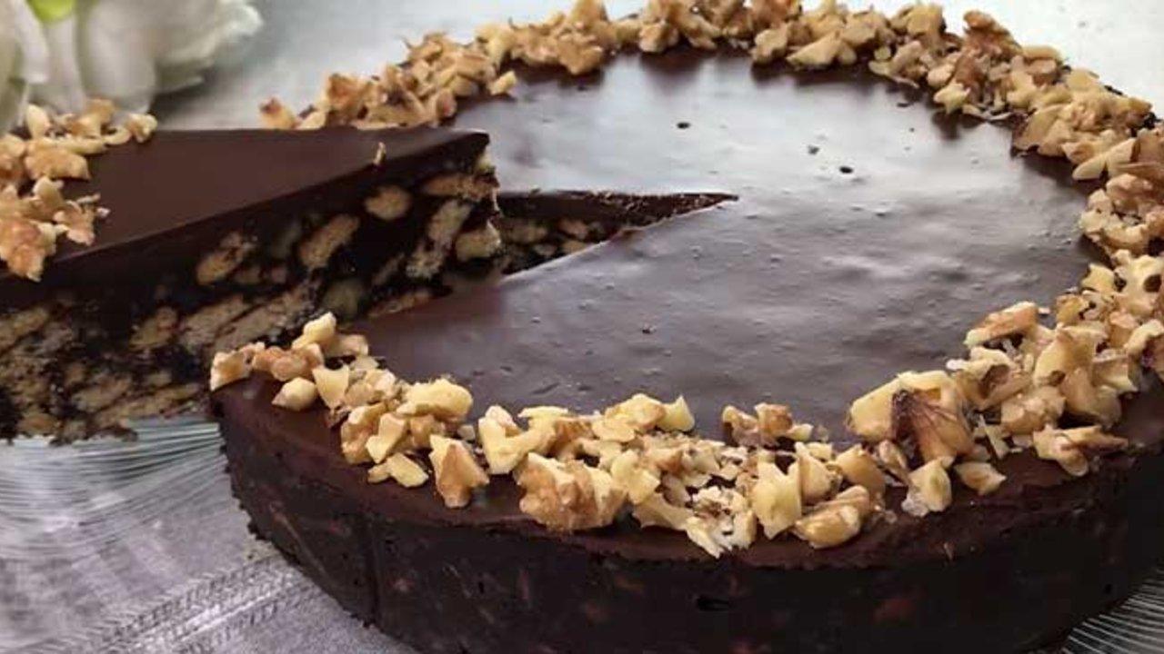 Yummy Chocolate Biscuit Cake Recipe