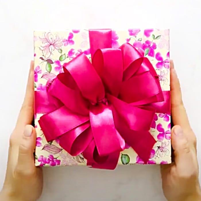 Easy Gift Wrapping Ideas - Professional Looking Gift Wrap Ideas - How To Wrap A Beautiful Gift