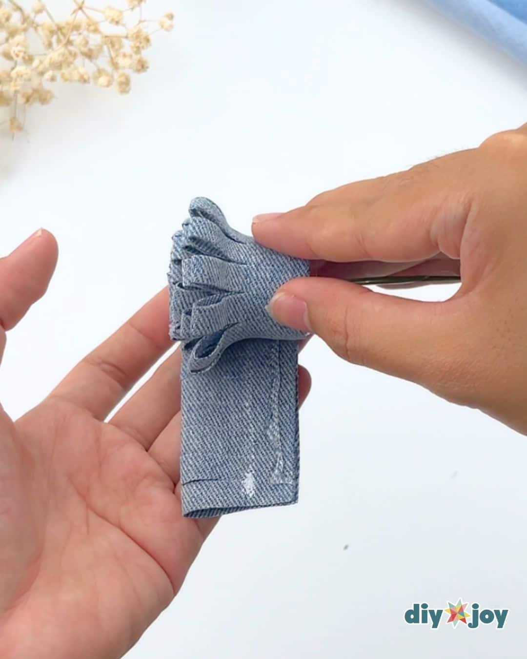 Easy Denim Flowers From Old Jeans — make the flower