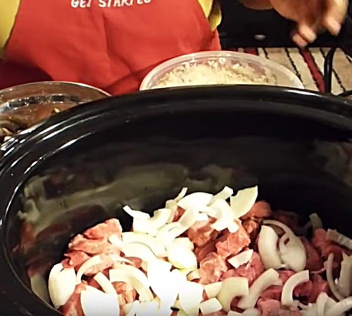 Learn to make a quick easy cheap Beff Stroganoff Recipe on the Slow Cooker Crockpot