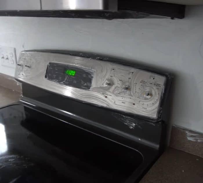 How to Clean Sticky Grease From Kitchen Surfaces