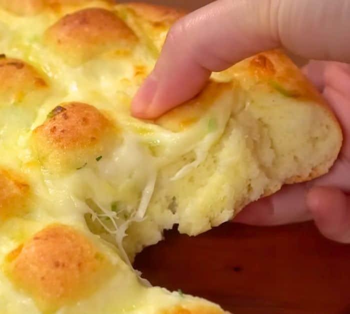 How to Make Cheesy Garlic Butter Bread