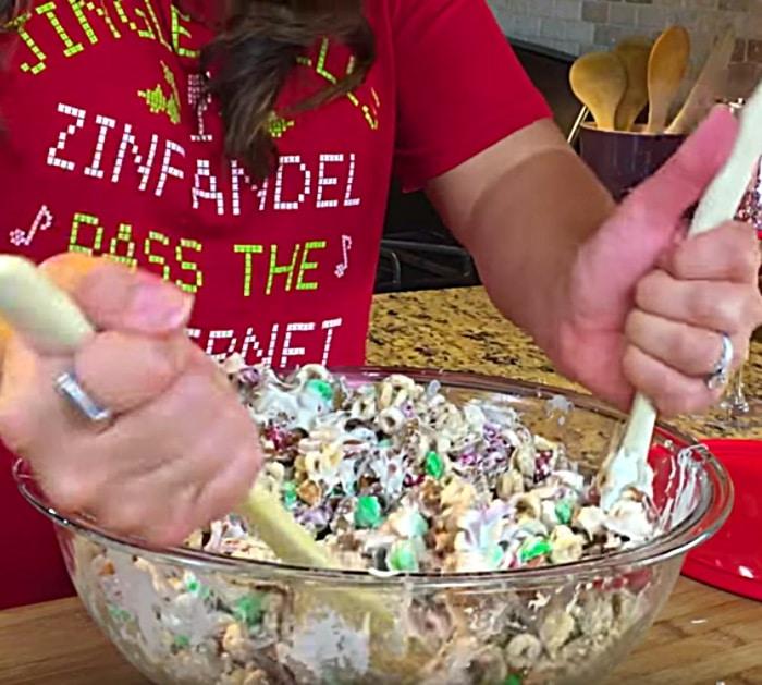 Make Texas White Trash Reindeer Crack Bark Cereal Candy