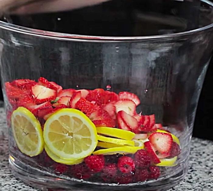 Make a New Years Eve Champagne Punch with Malibu Rum