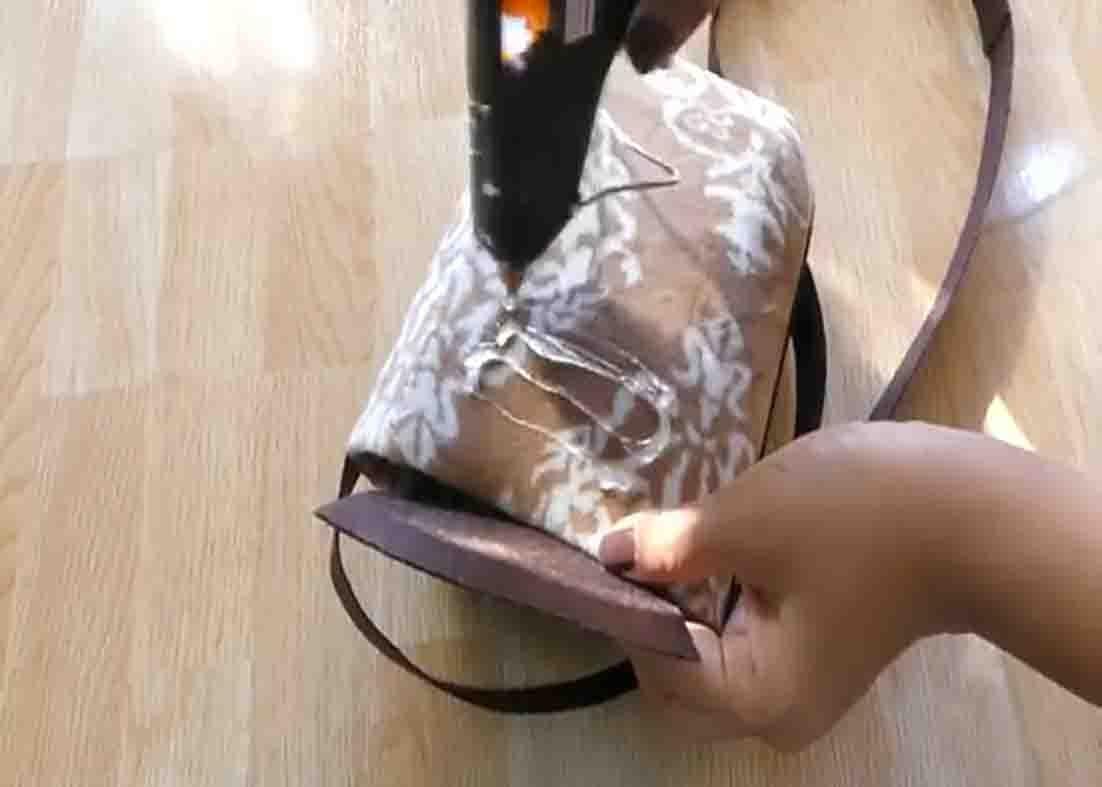 Attaching the cover of the DIY bag
