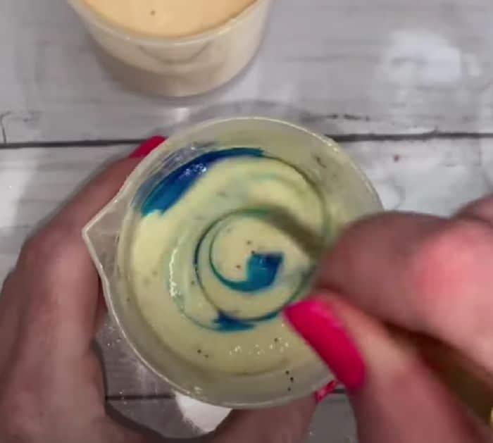 Easy to make DIY shower gels