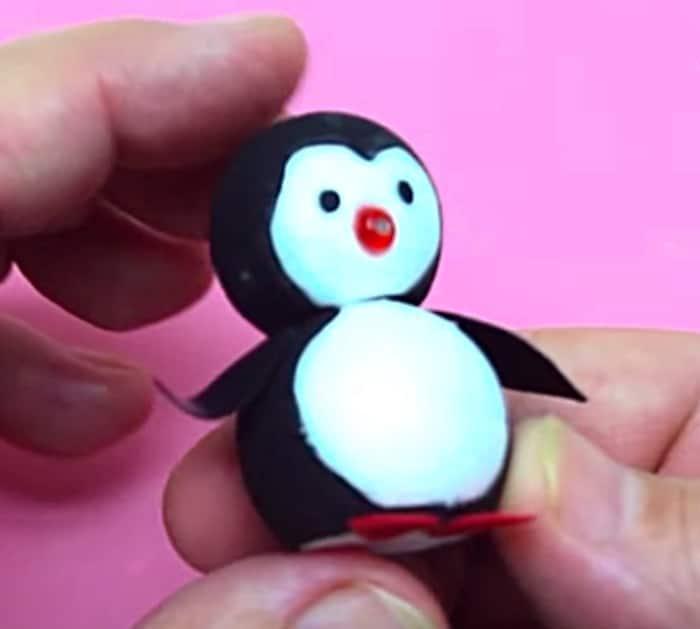 Learn to make DIY Penguin family ornaments DIY Decor