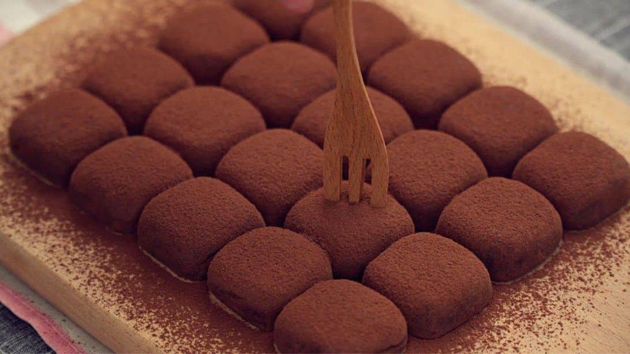 2-Ingredient Chocolate Truffle Recipe