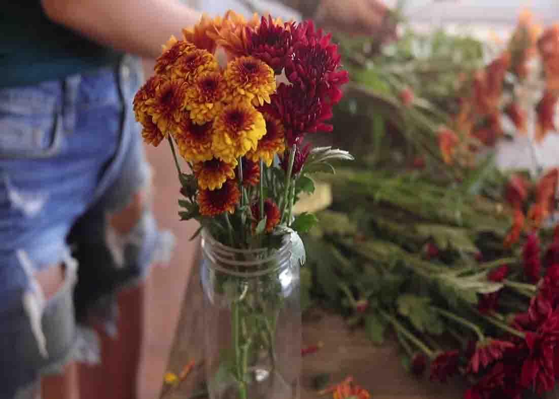 Adding fresh flowers to your home really make a huge difference