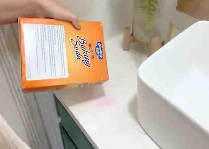 Adding baking soda to the countertop stain