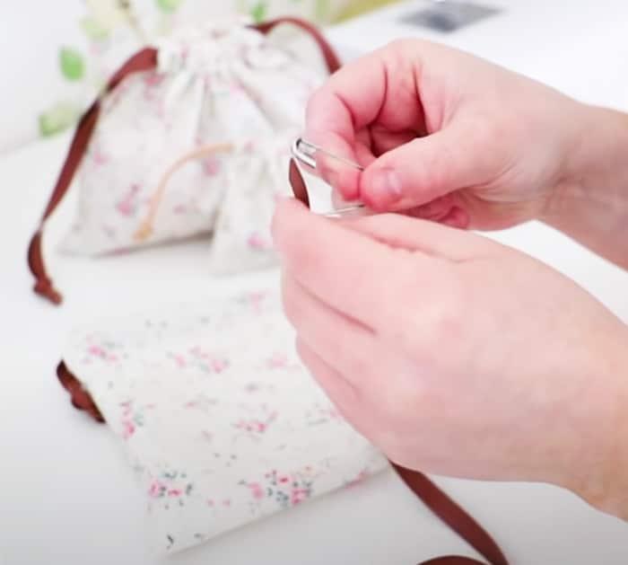 Beginners Sewing: DIY Drawstring Pouches | DIY Sewing