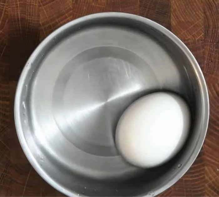 How to peel hard-boiled eggs